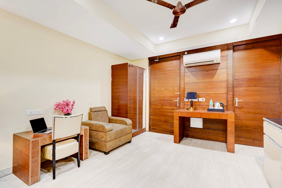super townhouse sector 47 near medanta