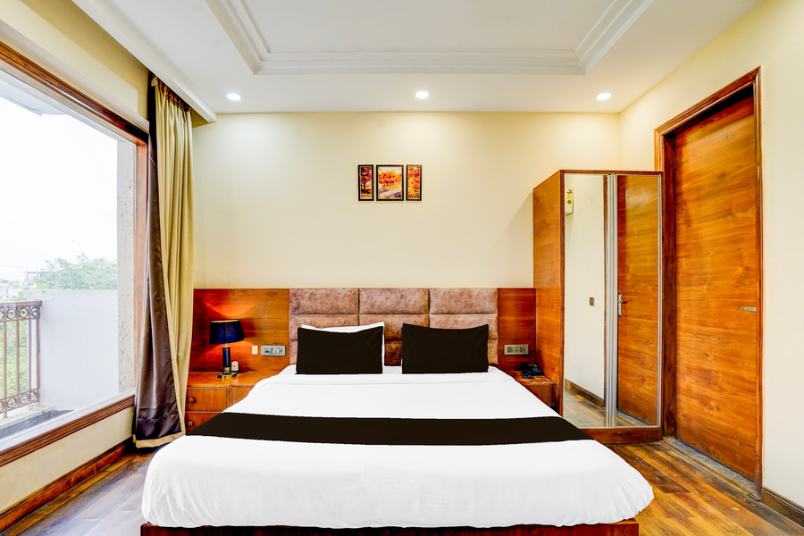 super townhouse sector 47 near medanta