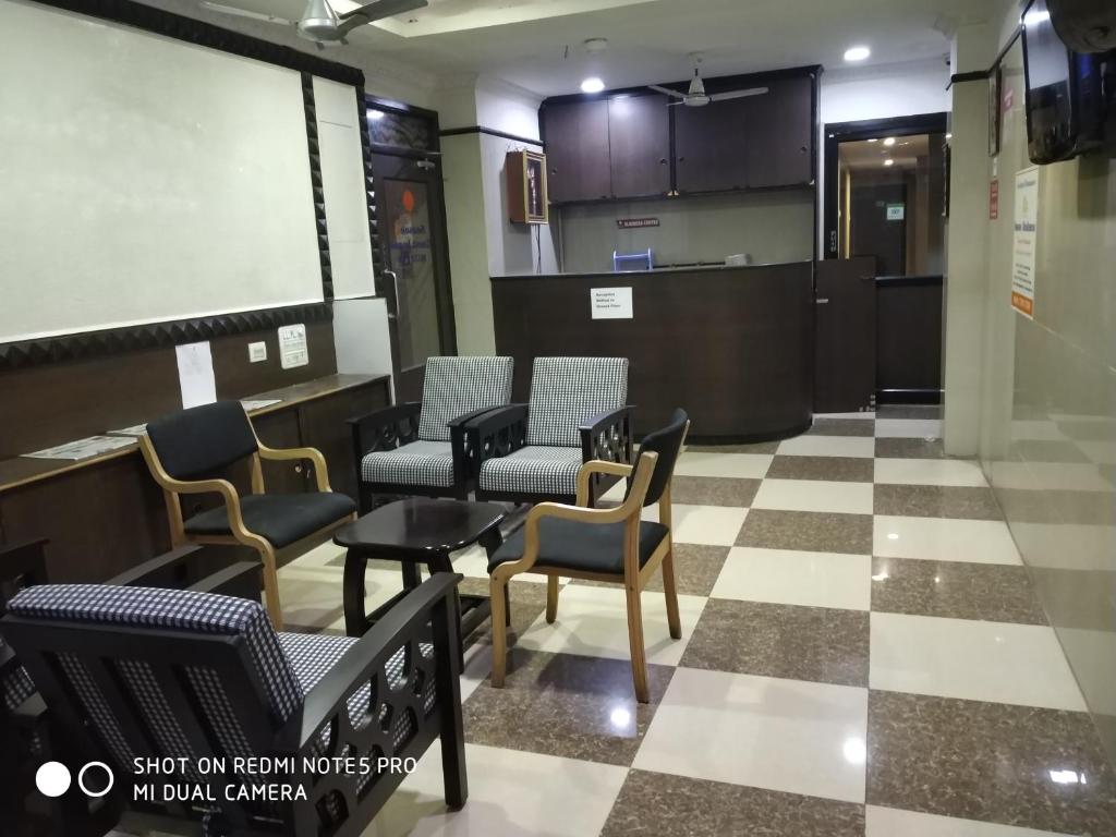 Season 4 Residences - Teynampet,Teynampet,2 star