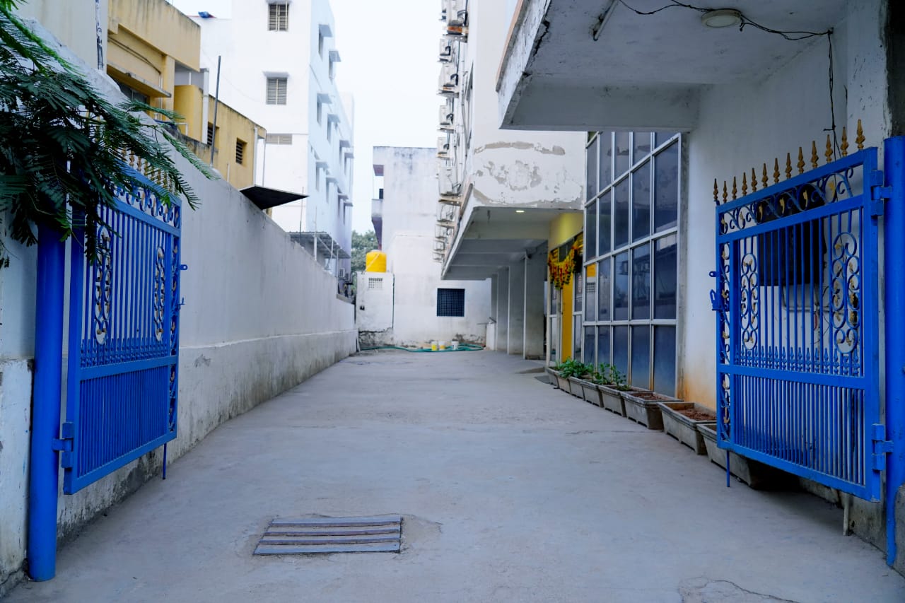 SRS Regency Hotel,Gulzarpet,3 star
