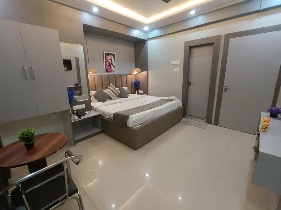 stay villa royal