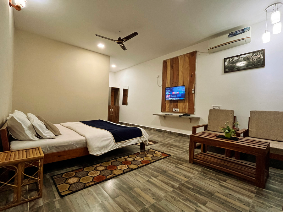 Grand Narmada Homestay,Tala,2 star