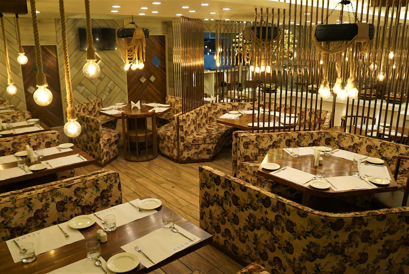De Glance Hotel,Near Delhi Gate, Surat,3 star