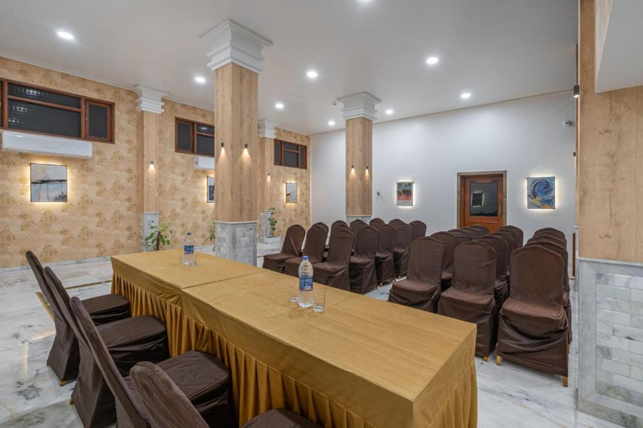 hotel apex surat