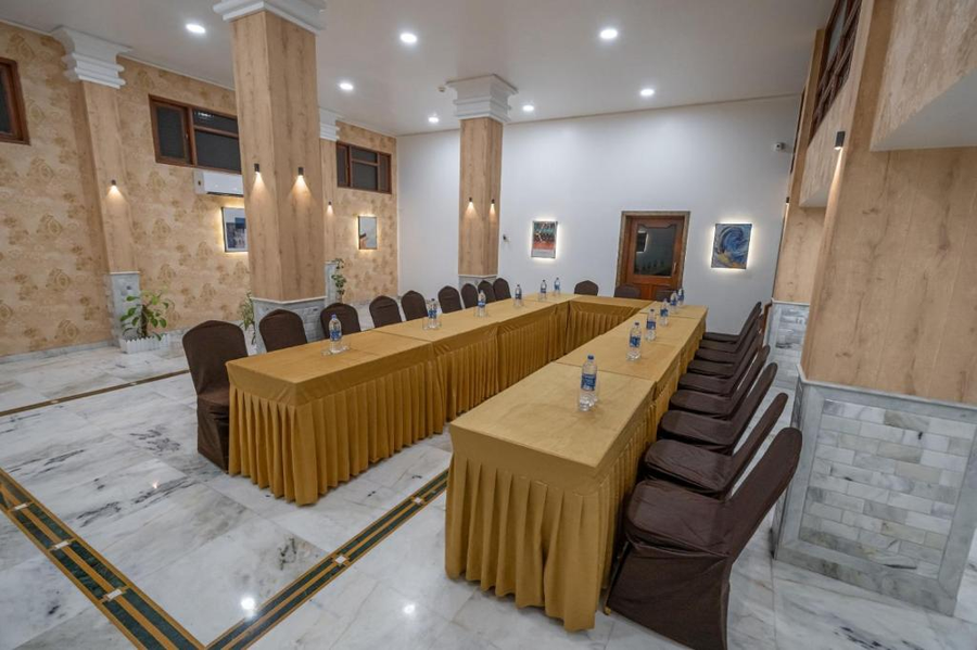 hotel apex surat