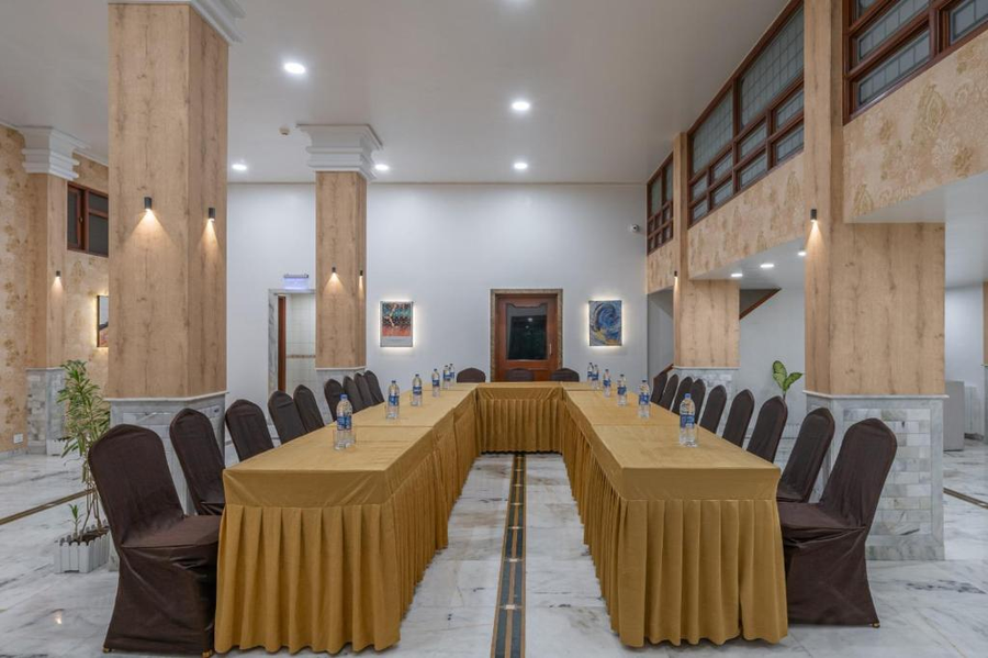 hotel apex surat