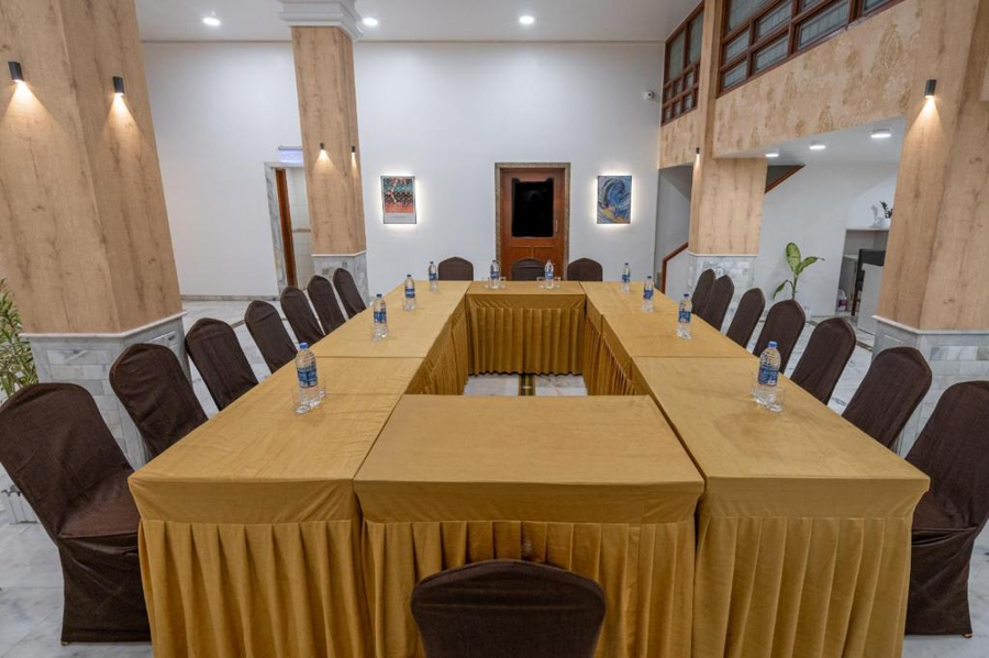 hotel apex surat
