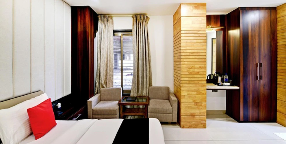 Hotel Jewel Palace,20, Opposite Habibganj Railway Station, E-2, Arera Colony, Bhopal, Madhya Pradesh 462016,3 star