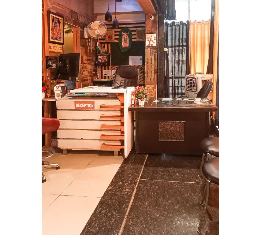 Hotel 7 Spices Restaurant And Banquet By Wb Inn,Mk Puram Market, Shastri Puram Road, Sulabh Puram Colony, Sikandra, Agra, Uttar Pradesh 282007,2 star