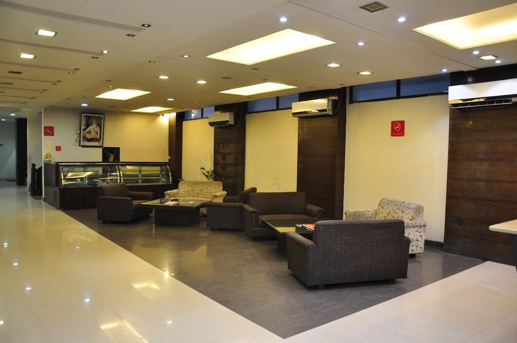 Hotel 42,Mall Road,3 star