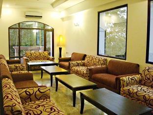 Hotel 42,Mall Road,3 star