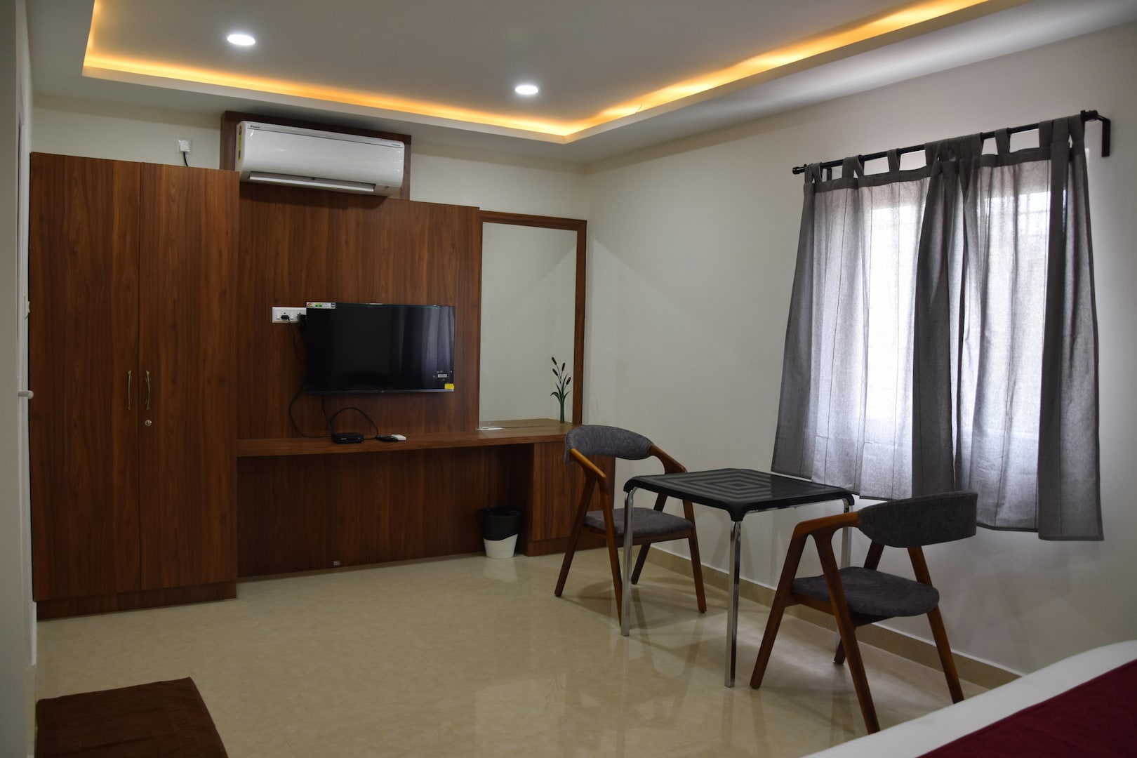 Hotel Garlica Grand, Anantapur,1-1338-4, Bangalore - Hyderabad Hwy, Rudrampeta, Anantapur, Andhra Pradesh 515001,3 star