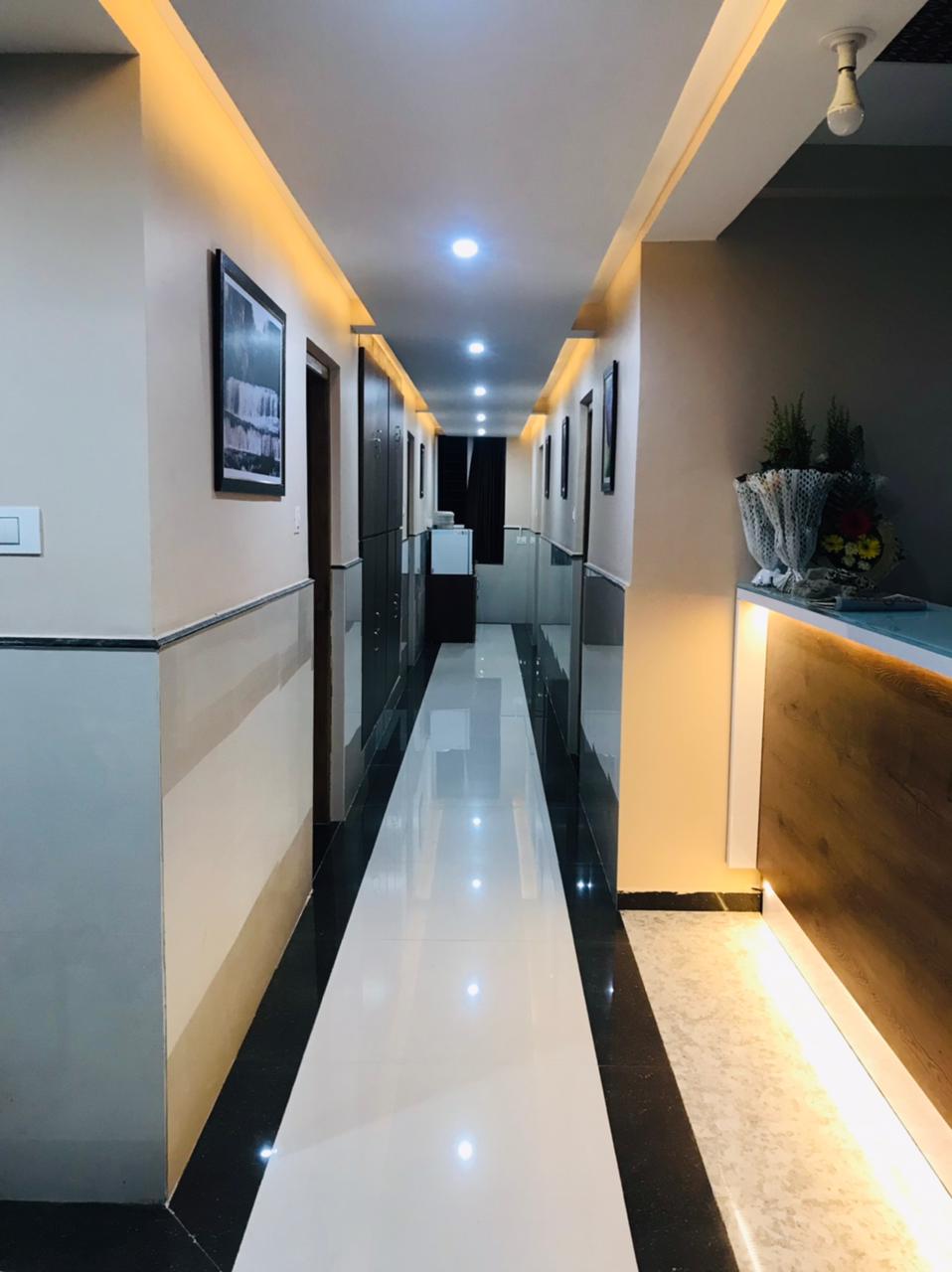 Lotus Yatri Niwas,196 'A' Ward, Rankala Tower, Near Jaul Bal Ganesh Mandir, Kolhapur, Maharashtra 416012,4 star