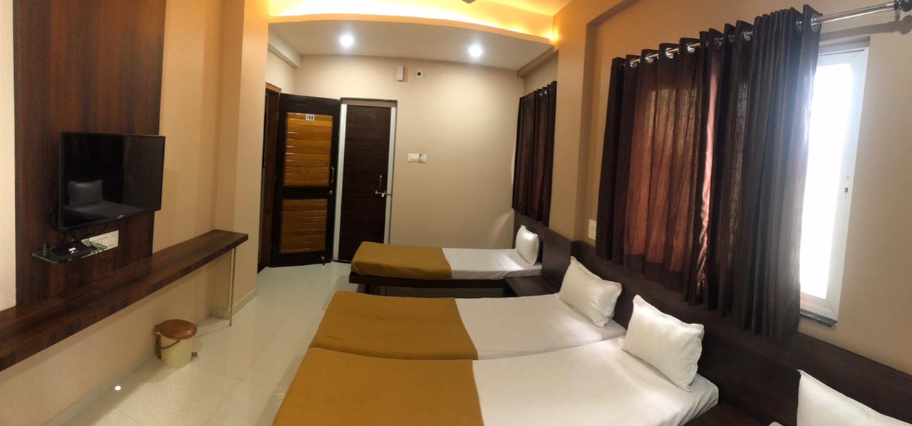 Lotus Yatri Niwas,196 'A' Ward, Rankala Tower, Near Jaul Bal Ganesh Mandir, Kolhapur, Maharashtra 416012,4 star