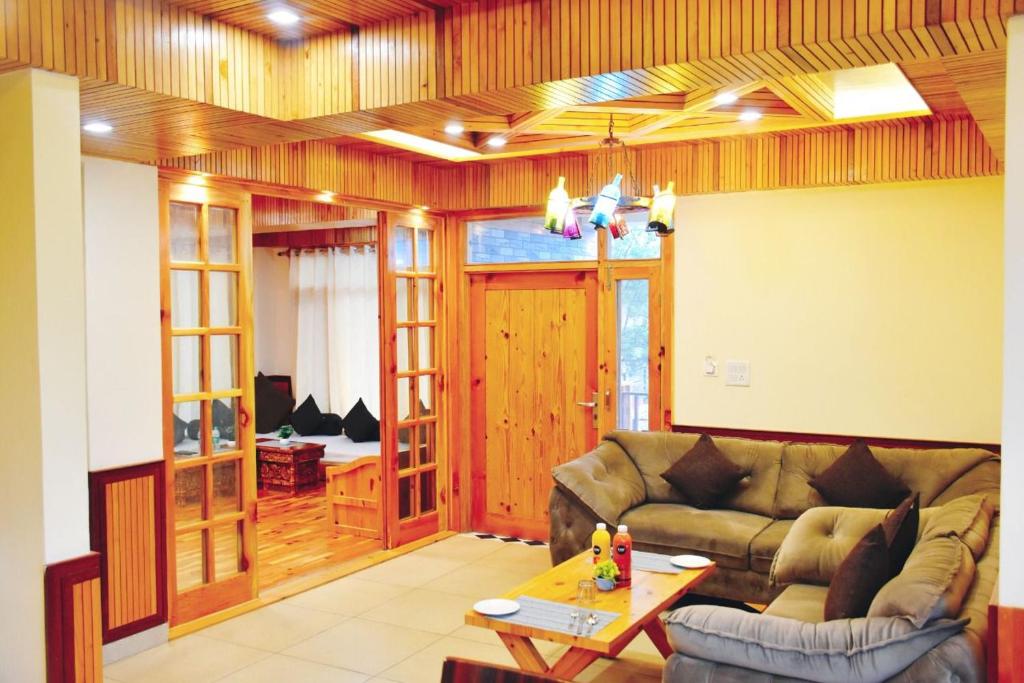The Royal Woods By Aaroham Manali,Naggar,3 star