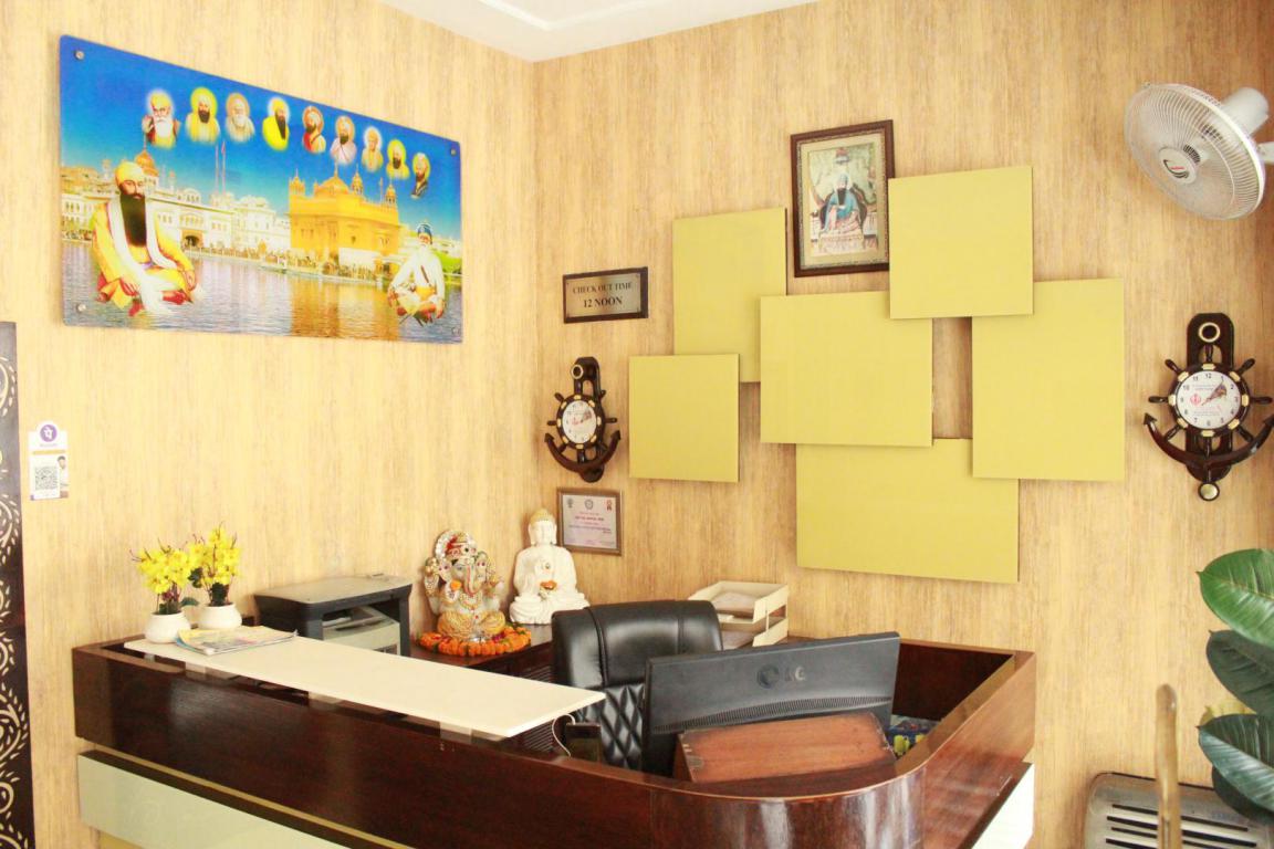Hotel Royal Inn,Near Golden Temple,2 star