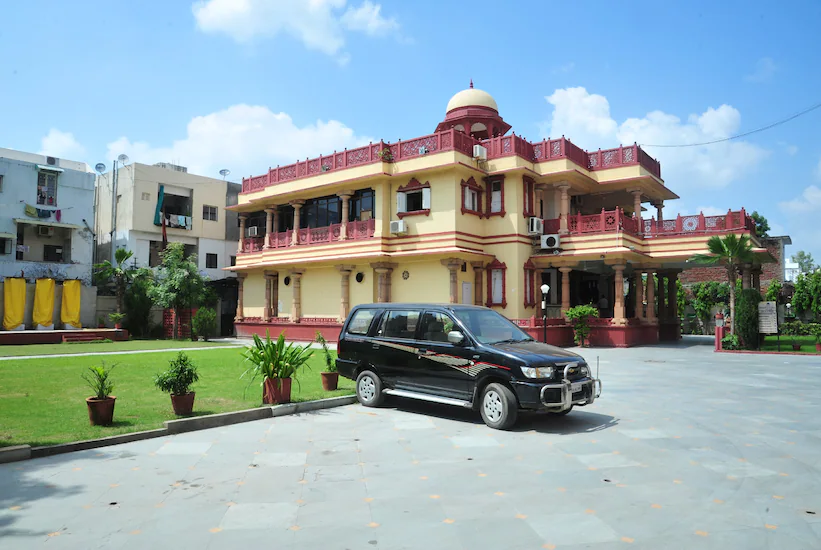 Hotel Siddhartha Palace,Shahibag,3 star