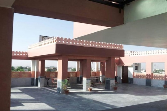 Hotel Lichana Haveli,Sikar Road,3 star