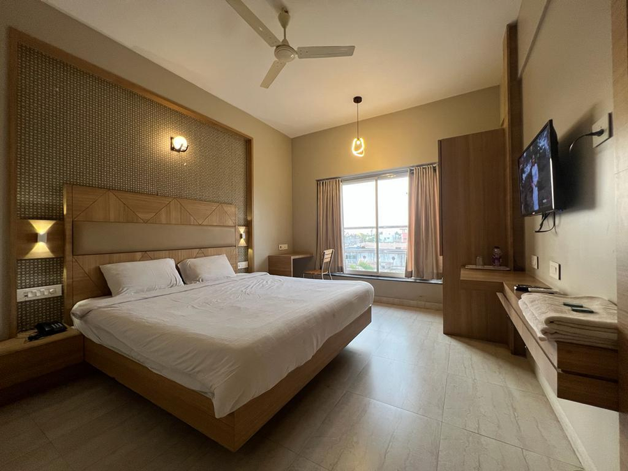 Hotel Shahi Executive,Near Nh4 Highway,3 star