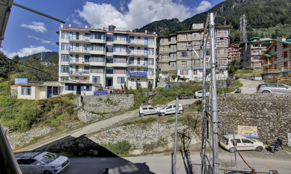 Hotel Chichoga Holiday Inn Manali,Aleo,3 star