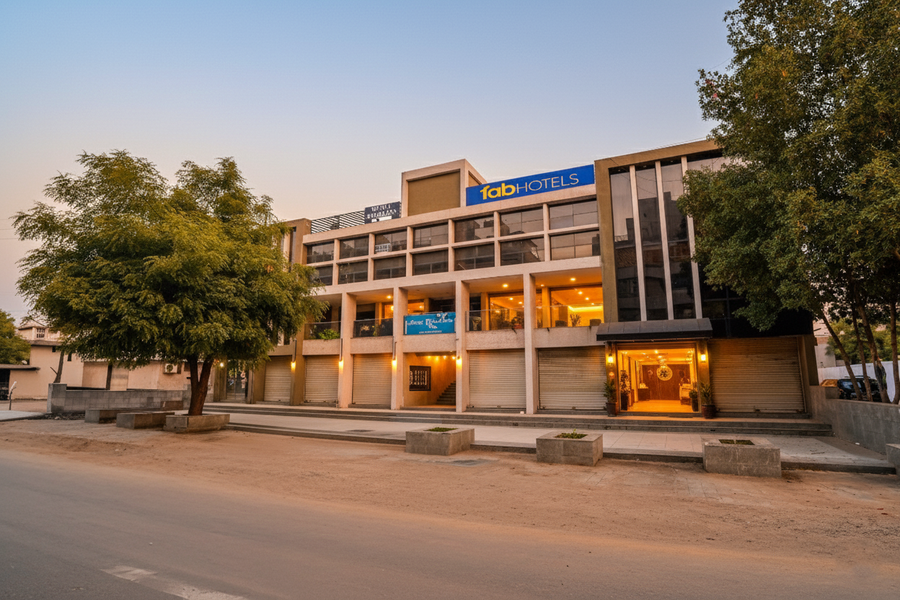 Fabhotel Relax,Swarnim Paradise, K Rd, Behind H.P Petrol Pump, Opp. Hotel Leela, Vavol, Gandhinagar, Gujarat 382016,3 star