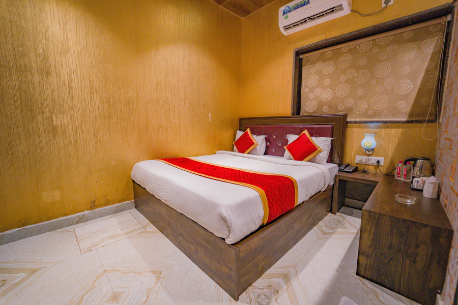 shiv rudraksh resort near assi ghat