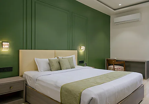 The Grand Neelam Hotel,Vishal Nagar,3 star