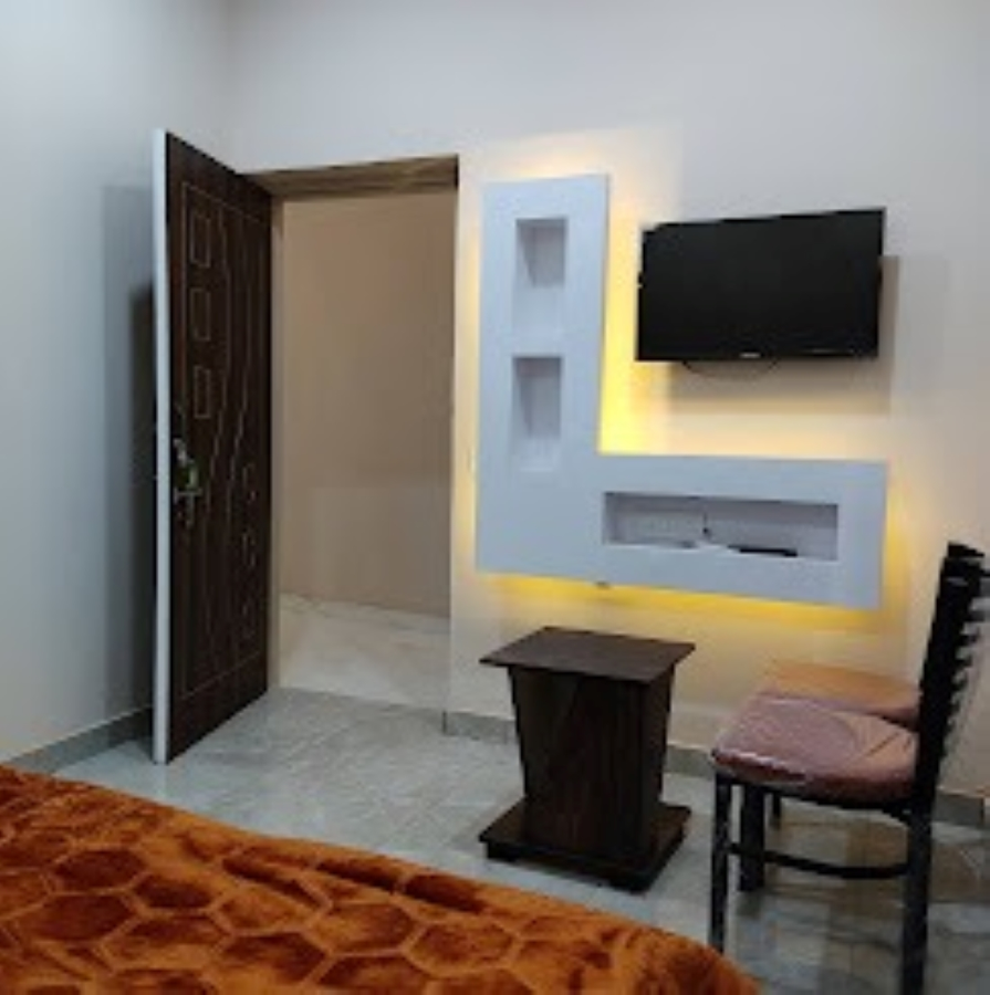 Dream Lounge,Gate No.1, Kapurthala Rd, Opposite Jalandhar Kunj, Pushpa Gujral Science City, Jalandhar, Punjab 144021,3 star