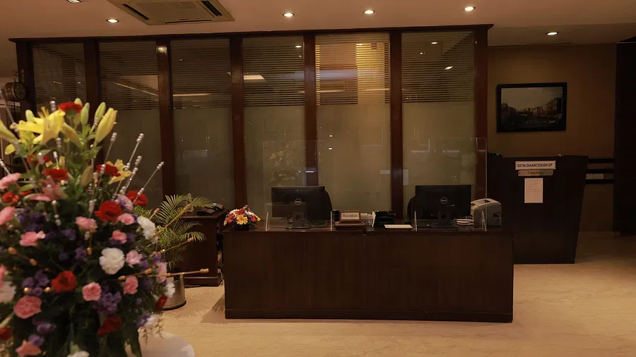 MGM Mark Whitefield,Whitefield,3 star