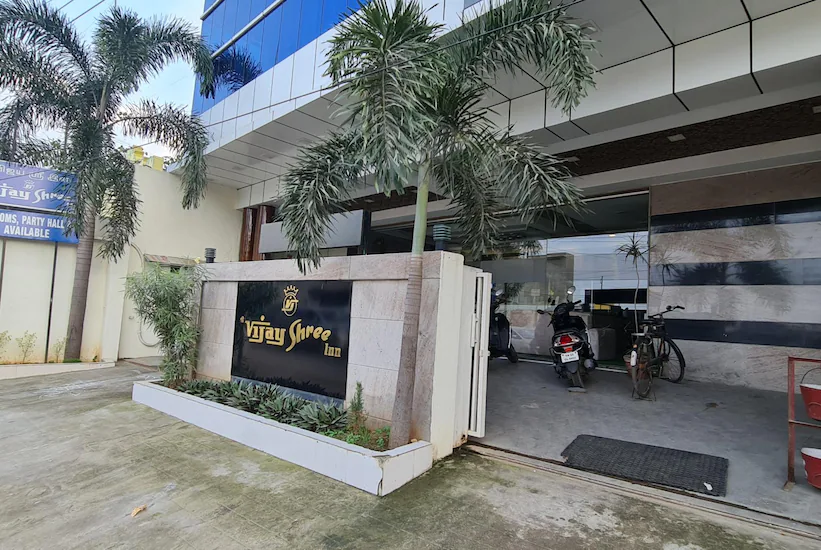 Vijay Shree Inn,4, Arcot Rd, Near Cmc Hospital, Kagithapattarai, Vellore, Tamil Nadu 632012,3 star