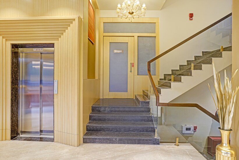 Treebo Premium Golden Bliss Trimurti Nagar Square,Khapri>>Nagpur,4 star