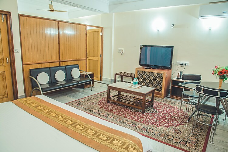 hotel priya palace