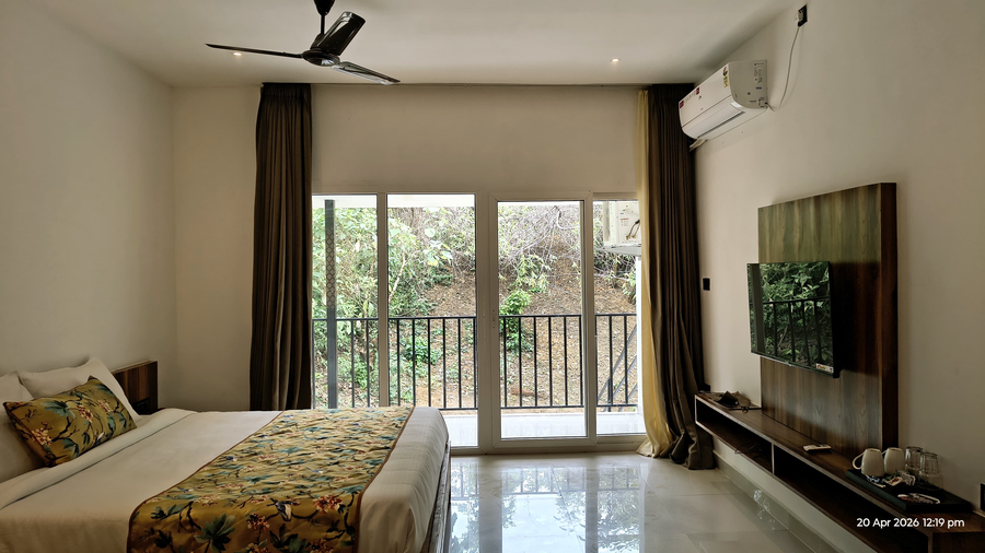 kaziranga eco village resort