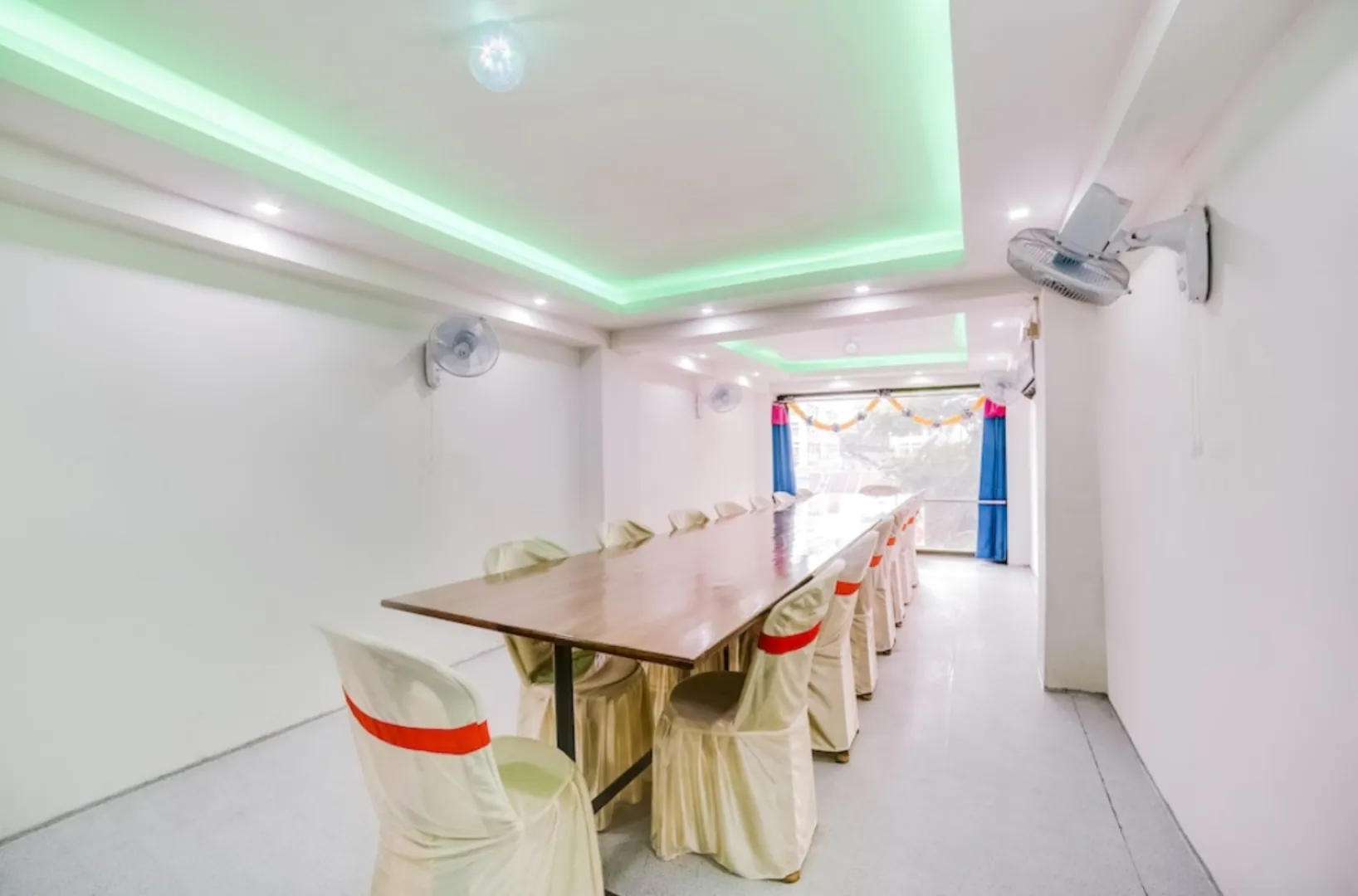 Hotel Executive Inn,,2 star