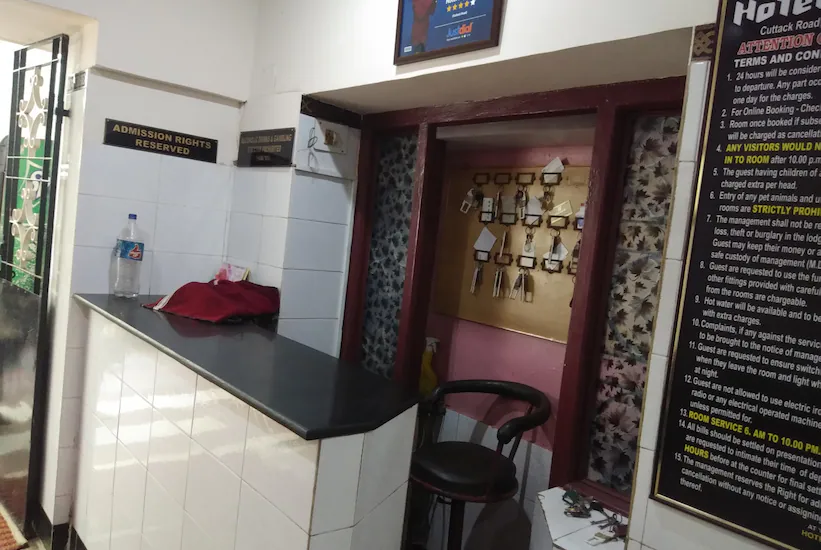 Hotel Rajdhani,Station Square, Cuttack - Puri Bypass Rd, Opposite Indian Oil Petrol Pump, Bhubaneswar, Odisha 751006,3 star