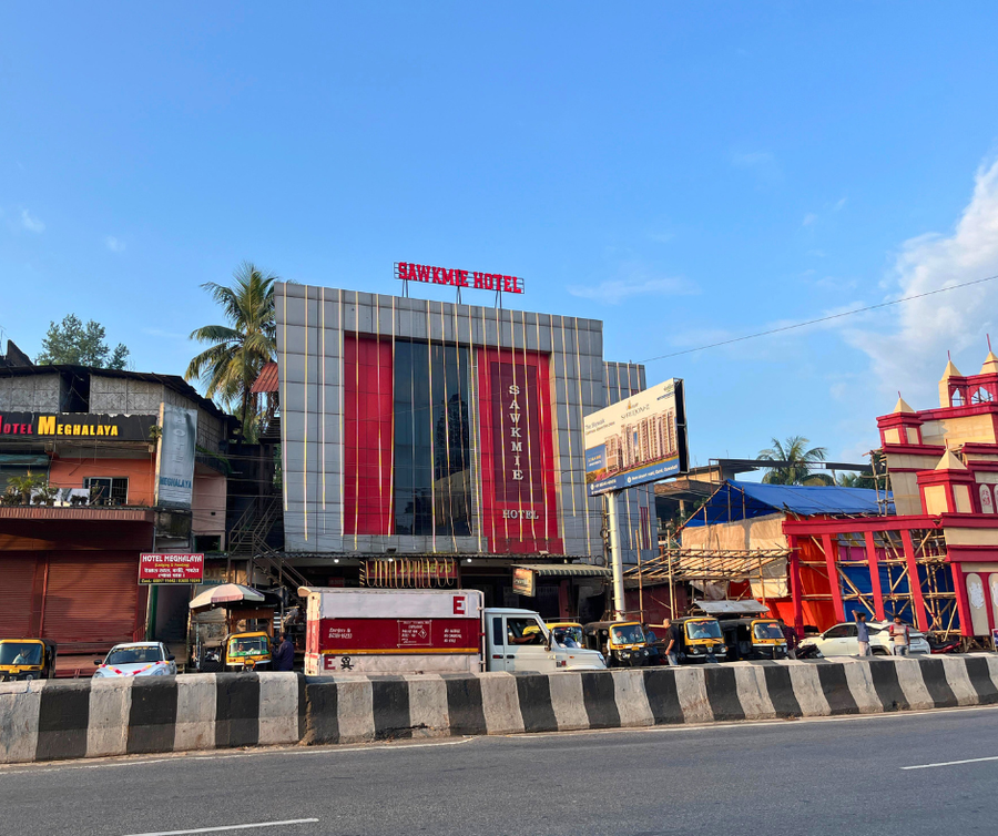 Sawkmie Hotel,Khanapara,2 star