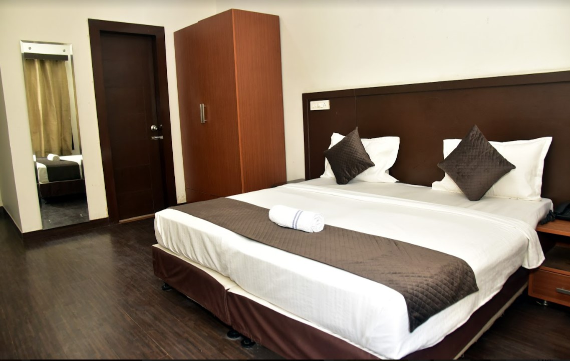 hotel homefort stays sector 15