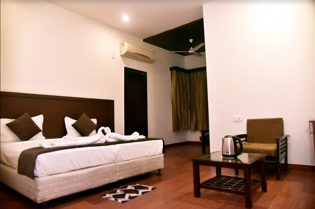 hotel homefort stays sector 15