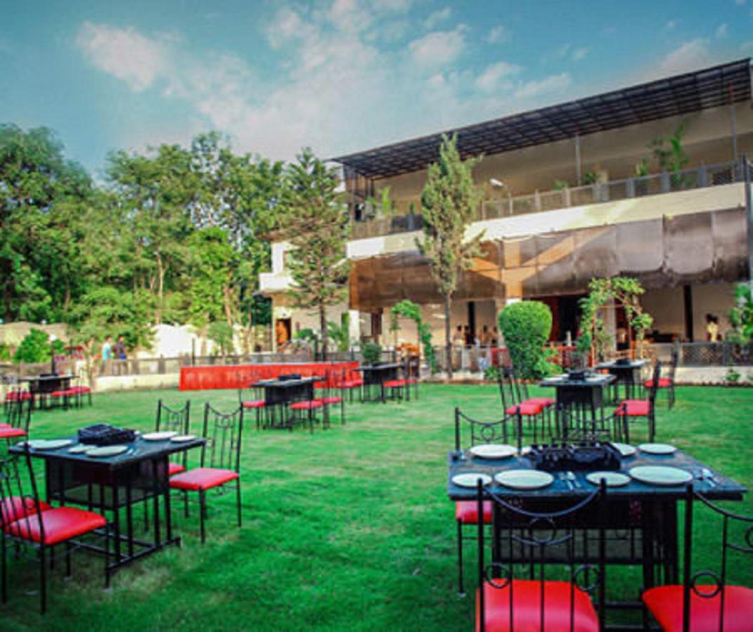 Hotel Saroj Sagar,Sagar,3 star