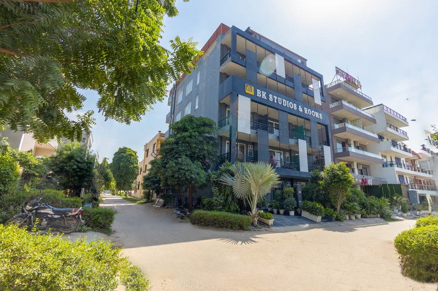 bk studio rooms near huda city center