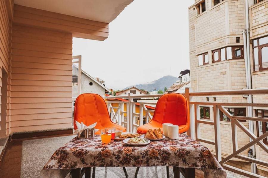 Click Sunburry Hotel Srinagar,Dal Lake,3 star