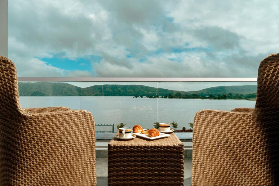 zana lake resort udaipur