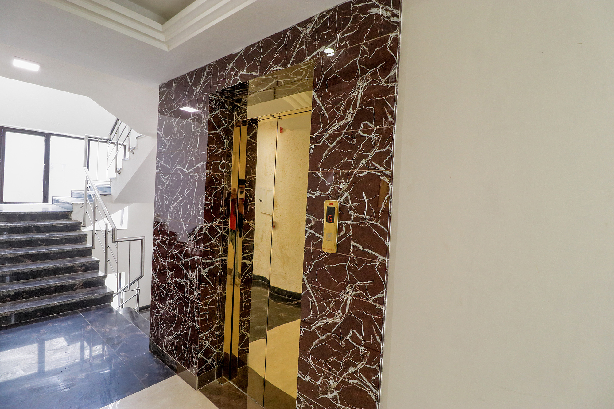 fabhotel f9 pitampura