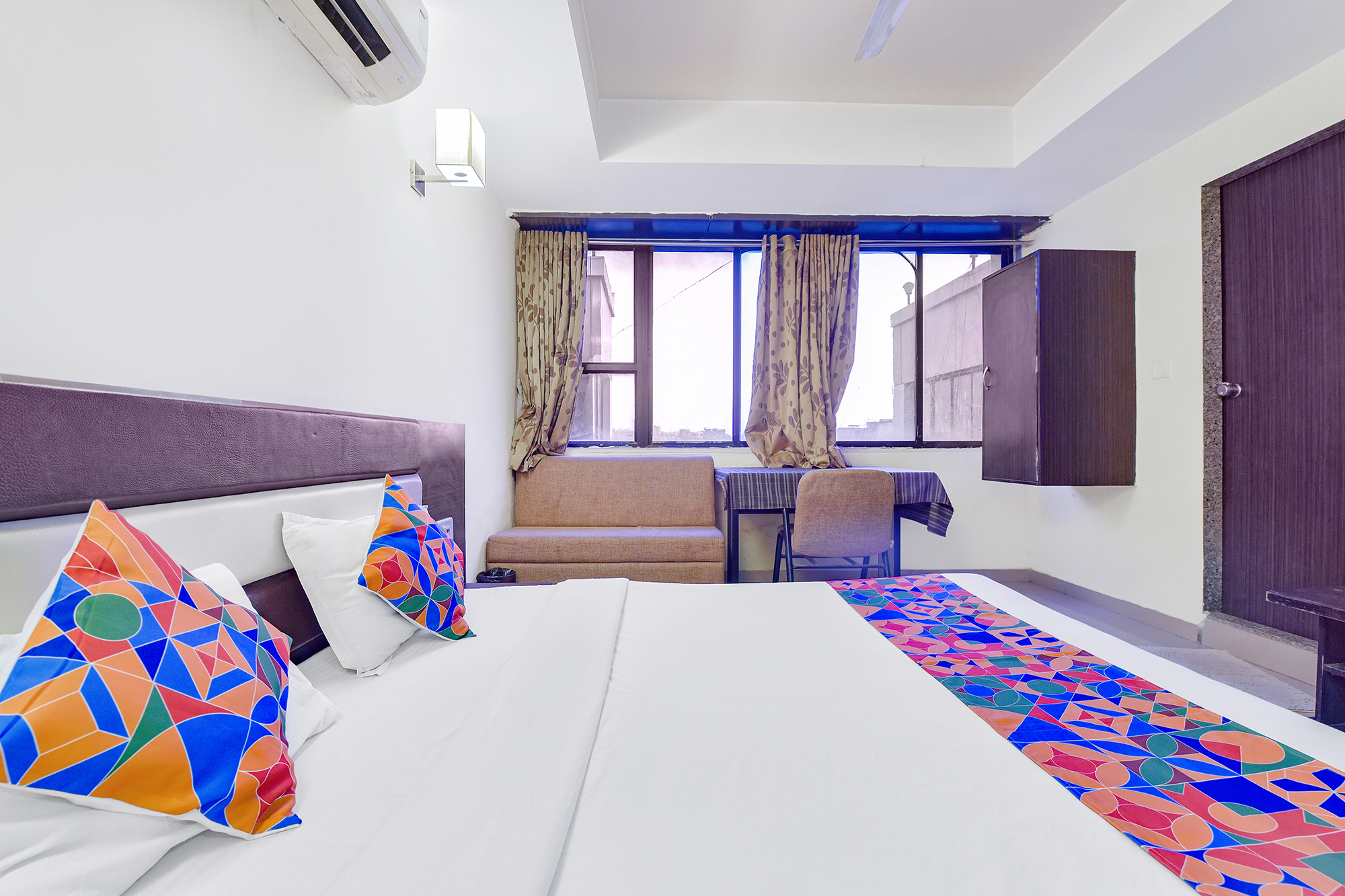 Fabhotel Skyland,5TH FLOOR BHAVYA SHOPPING COMPLEX, AMBLI - BOPAL RD, OPPOSITE GOVERNMENT TUBE WELL, BOPAL, AHMEDABAD, GUJARAT 380058,3 star
