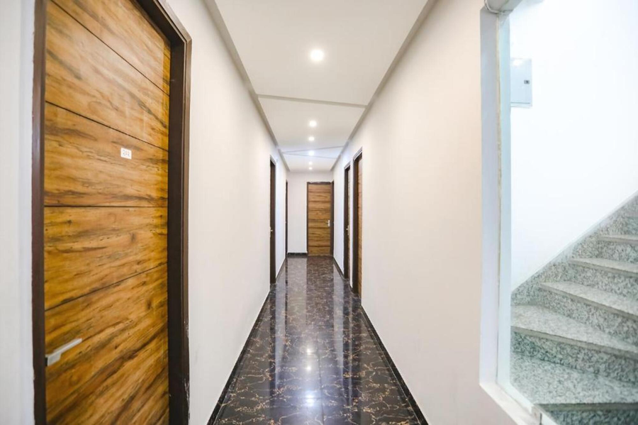 fabhotel f9 sector 19