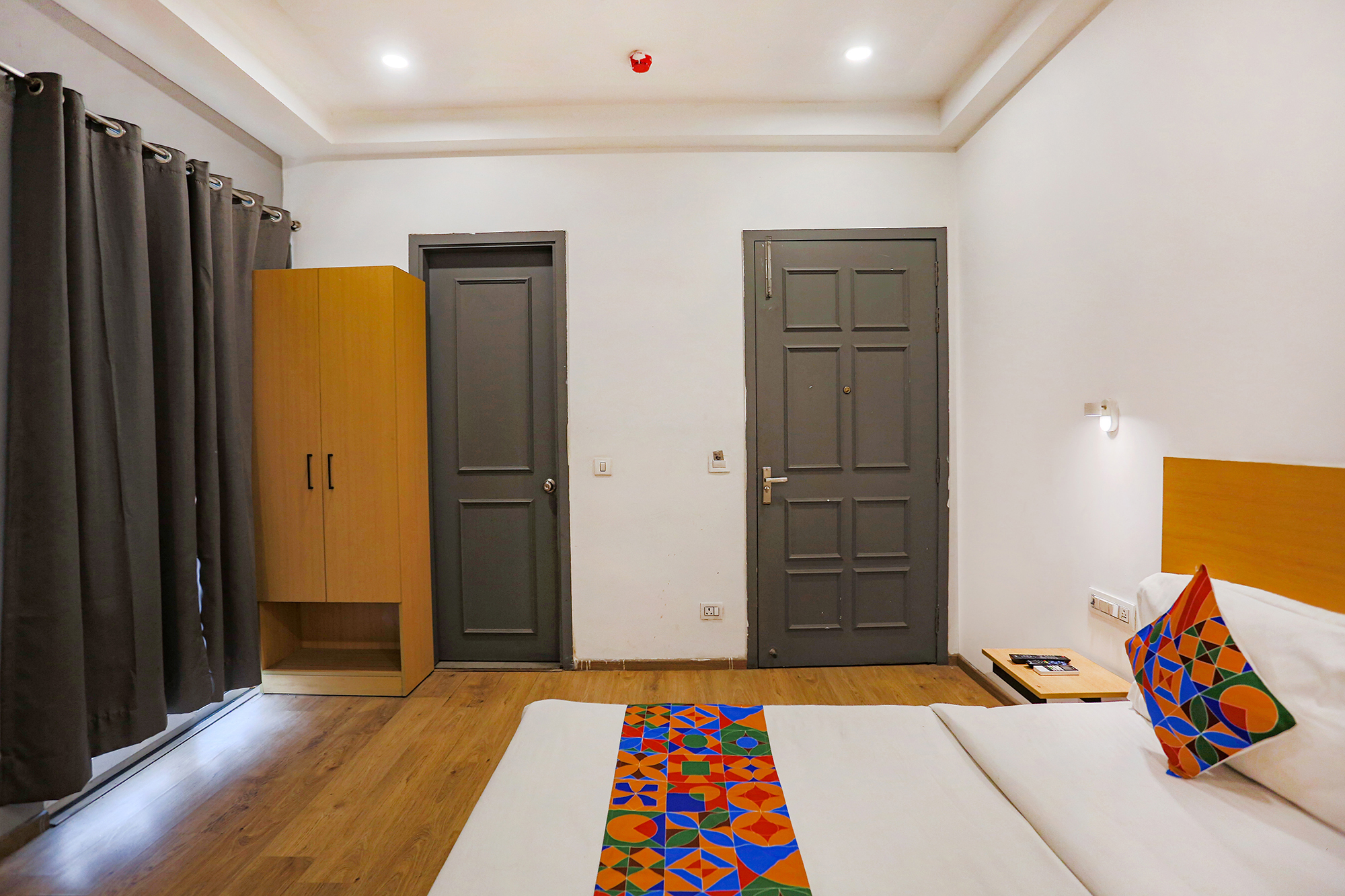 Via Roseman,Pitampura,3 star