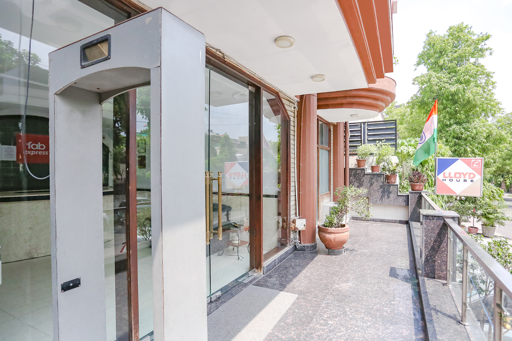Hotel Happy Residency,C-6, Kalkaji, Nr Kalkaji Police Station,3 star