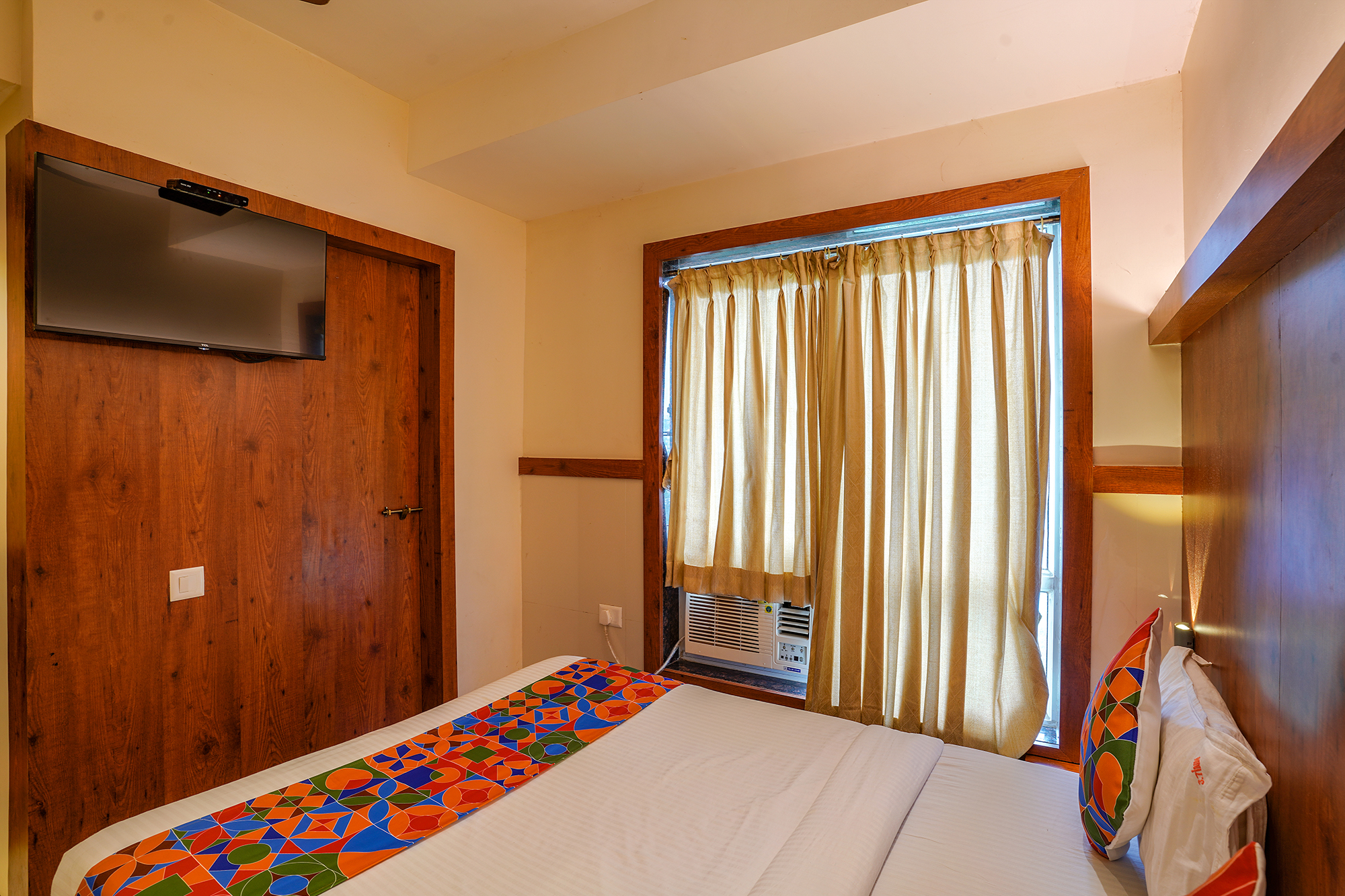 Fabexpress Super 7 Inn,Plot No. R162/163, Behind Hotel Vesta Inn & Sai Prasad, MIDC Industrial Area, Rabale, Mumbai, Maharashtra 400708,3 star