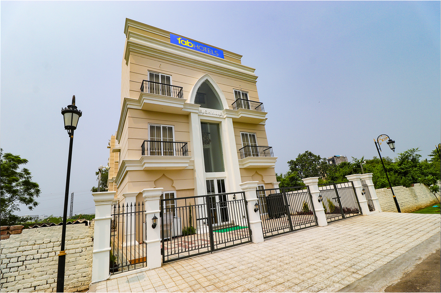 Fabhotel K9 Villa,PAKHOWAL ROAD,3 star