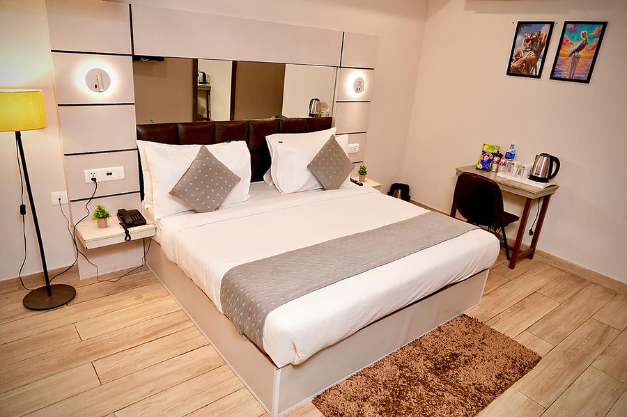 fabhotel f9 kirti nagar